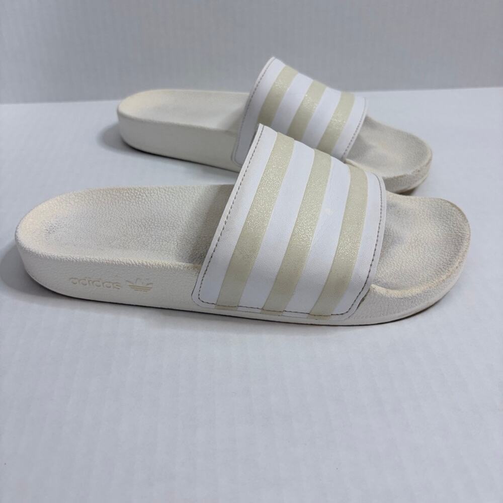 Adidas Women's Adilette Slides Size 7 Off White Shower Sandals Striped GX0036 - Picture 2 of 8